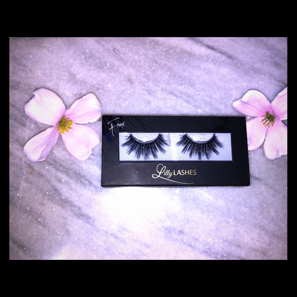 NWT BRAND NEW MIAMI LILLY LASHES